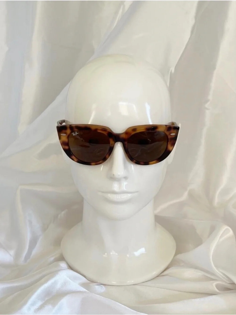 Ray-Ban NWT Tortoiseshell Cat Eye Sunglasses - Brown Tortoise Frame